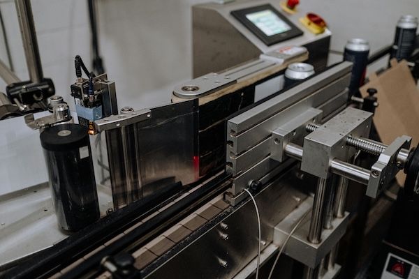 Punto de control RFID en una cinta transportadora para automatización de las lecturas de los sensores